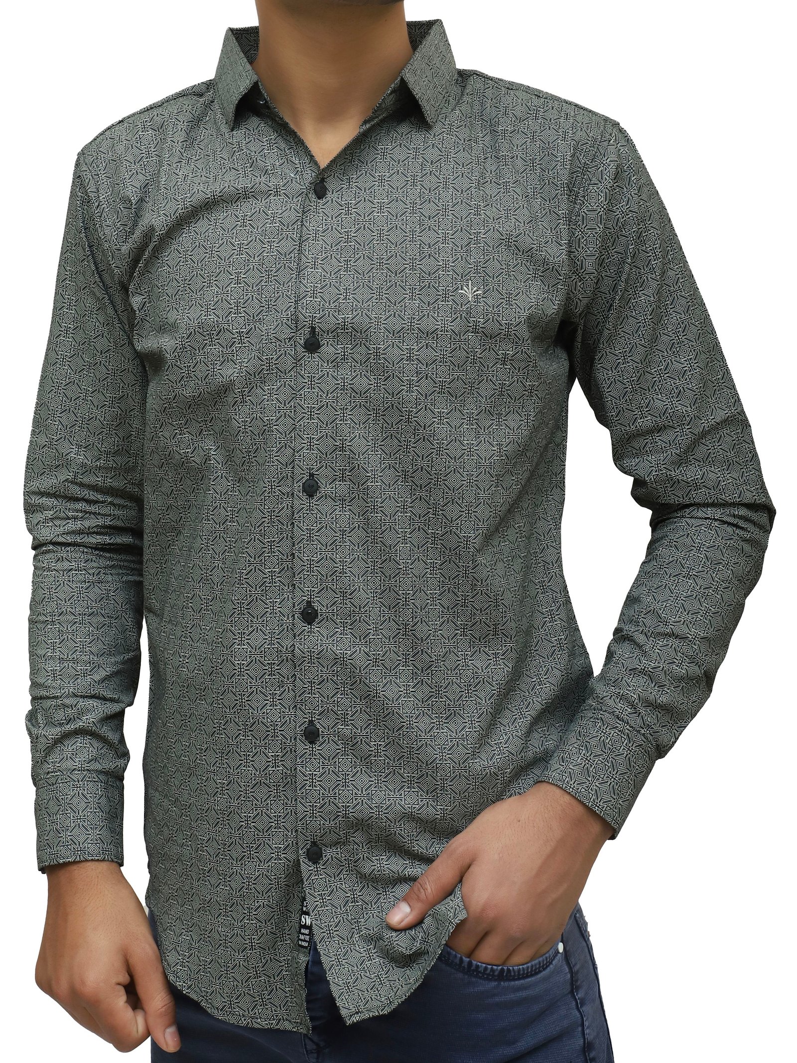 Slim-fit shirt with a printed pattern. 